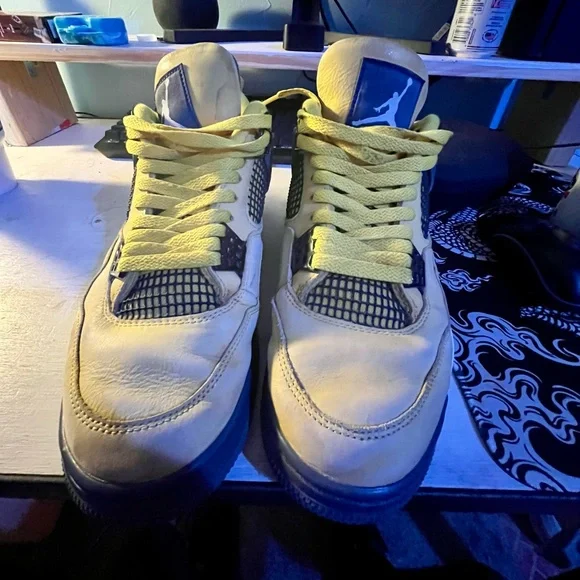 Jordan 4 Retro Lightning